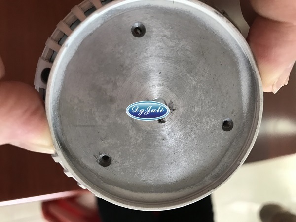 鋁合金出現砂孔怎么辦