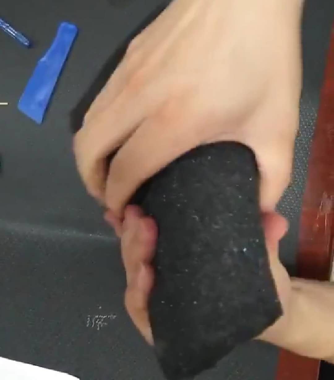 聚力公司膠粘劑家族又添新成員—聚厲牌橡膠粘金剛砂專用膠水正式上市！