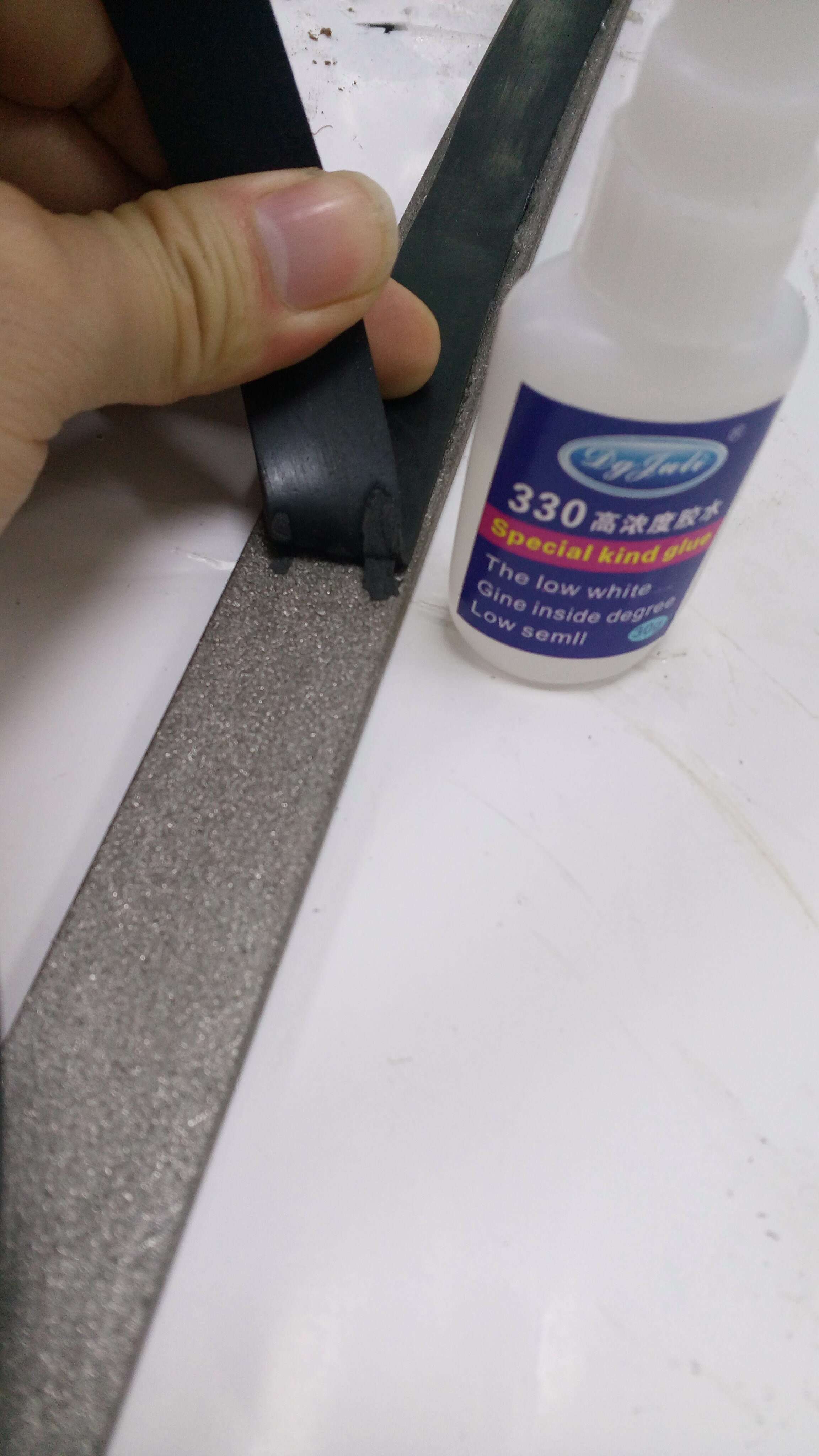 不發白橡膠膠水