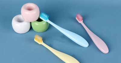 聚力PC快干膠環保耐老化,兒童牙刷粘接的首選膠水