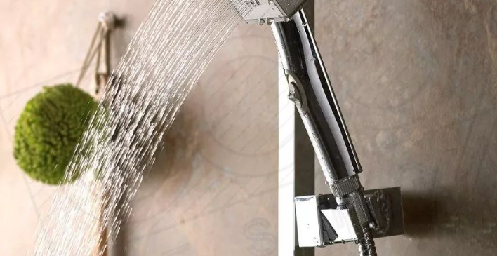 UV 膠'鎖'定穩固,花灑支架告別松動危機