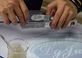 等待環氧AB膠固化